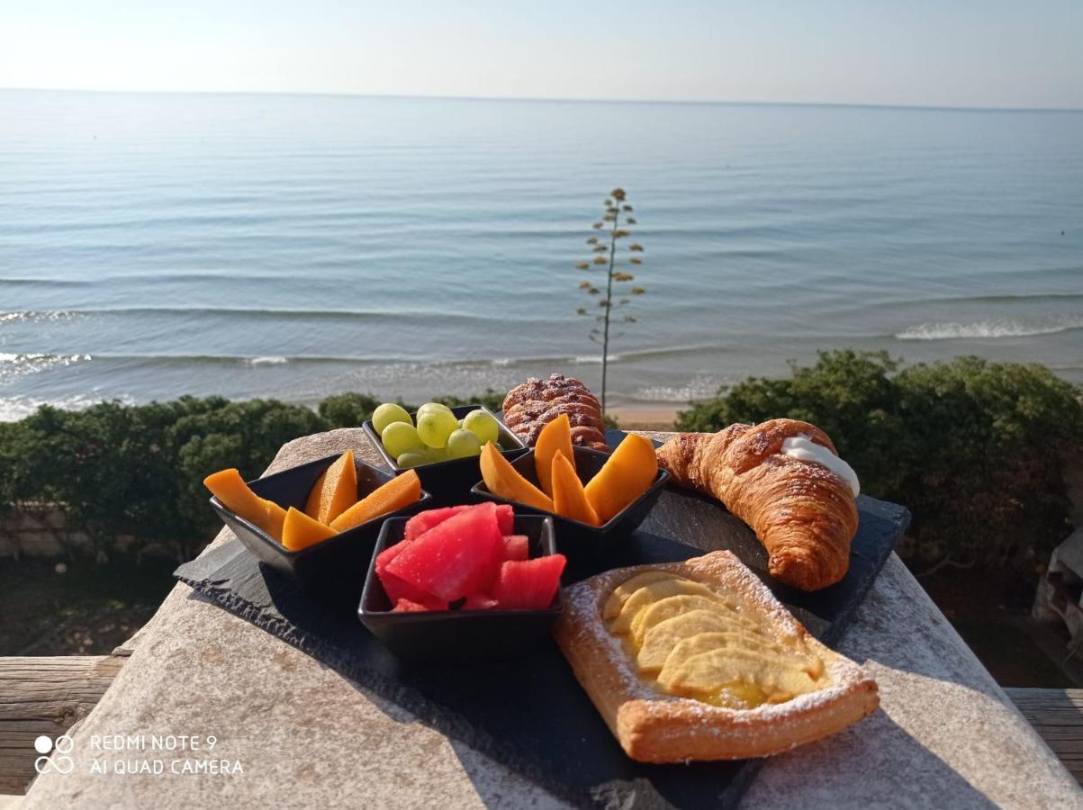 Отель La Riva Lido di Noto Экстерьер фото