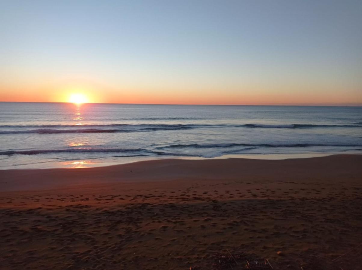 Отель La Riva Lido di Noto Экстерьер фото