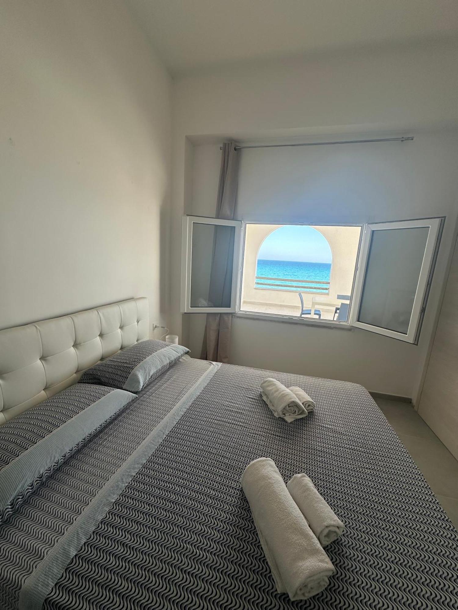Отель La Riva Lido di Noto Экстерьер фото